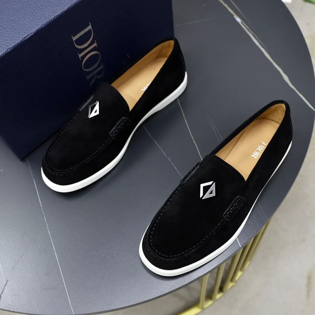 Ex-factory price: 540🙅‍♂️🙅‍♂️🙅‍♂️ Brand: Dior DIOR Standard code: Men's code 38/44 (45 can be customized) Grade: Same as the official website Material: Original cowhide stitching, cowhide lining, original TPU wear-resistant soft outsole Style categories: Leisure and sports version, footwear for driving, young fashion, European and American trends, British style Color: actual picture color